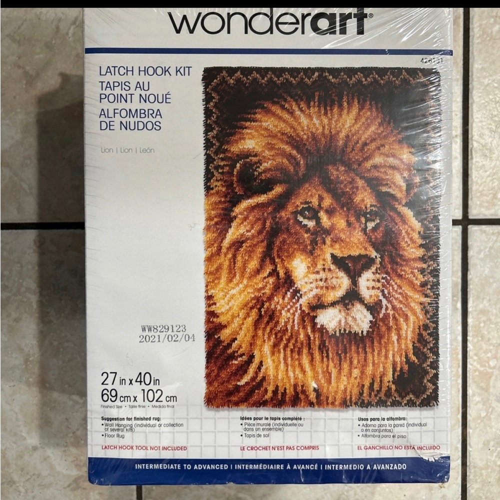 WonderArt Latch Hook Rug Lion . New in box